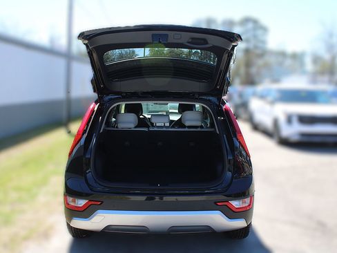 New 2026 Kia Niro EX FWD image 9