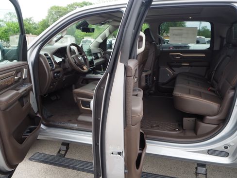 New 2025 RAM 1500 Limited image 12