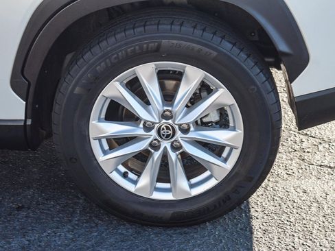 Used 2022 Toyota Corolla Cross LE image 8