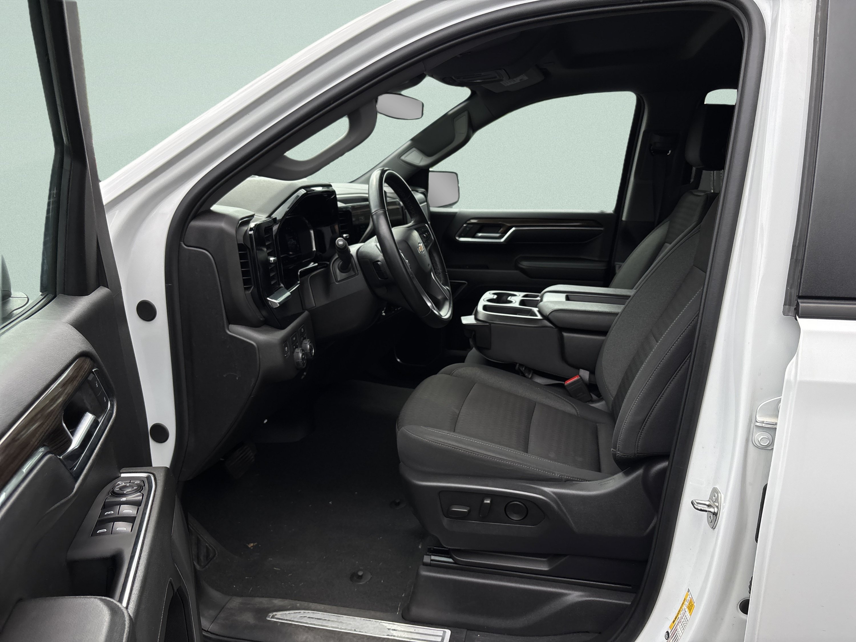 Used 2024 Chevrolet Silverado 1500 LT AWD/4WD image 10