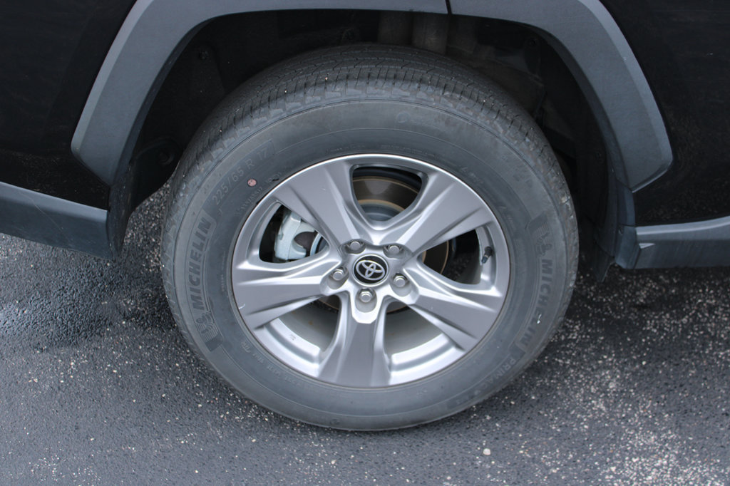 Used 2025 Toyota RAV4 XLE AWD/4WD image 16