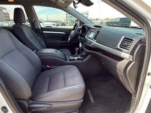 Used 2019 Toyota Highlander Plus image 32