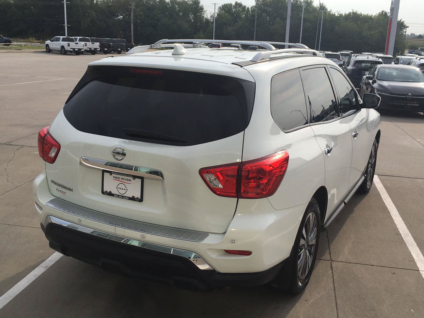 Used 2020 Nissan Pathfinder S FWD image 9