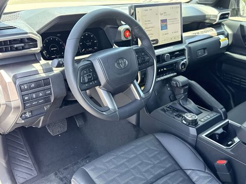 Used 2025 Toyota Tacoma TRD Off-Road w/ TRD Off Road Premium Package image 17