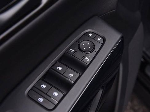 New 2026 Nissan Pathfinder SV image 9