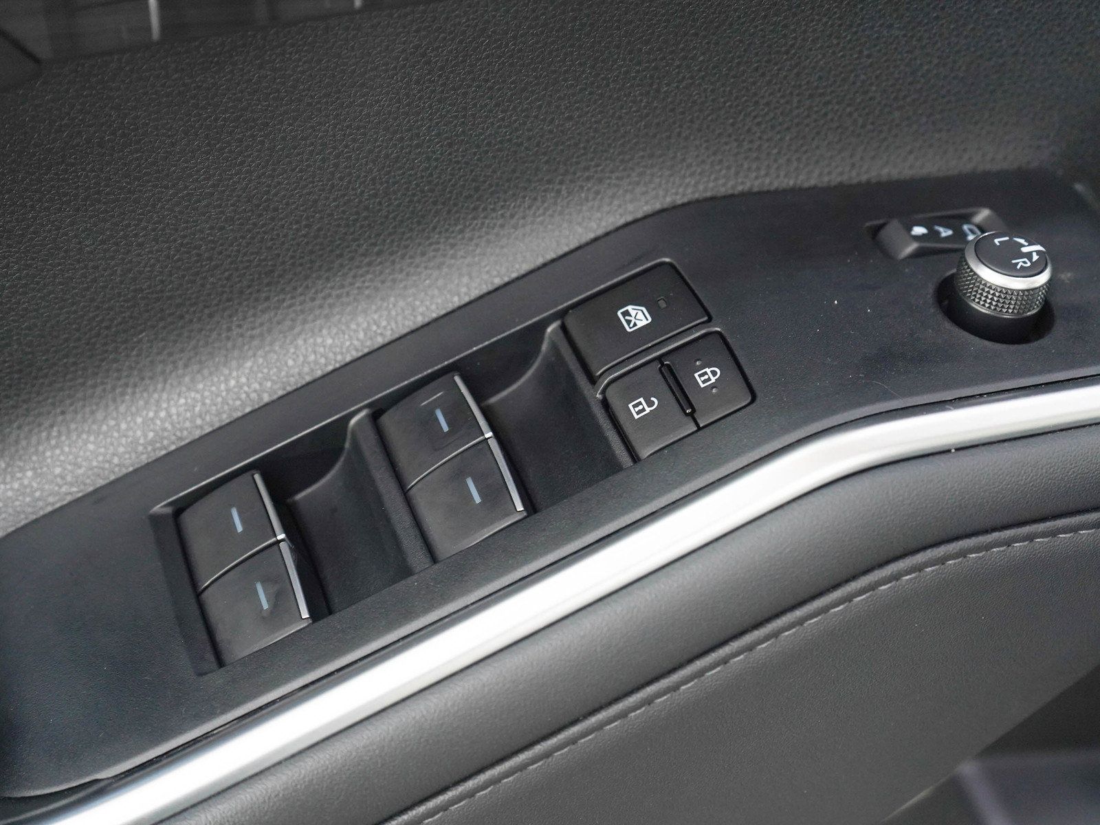 Used 2024 Toyota Highlander Limited AWD/4WD image 24