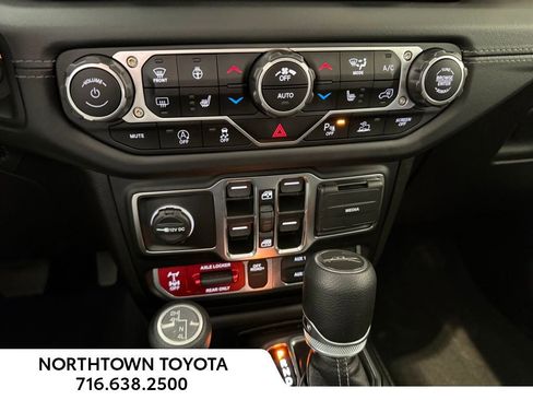 Used 2025 Jeep Gladiator Mojave w/ Safety Group AWD/4WD image 10