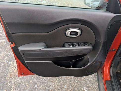 Used 2019 Kia Soul + image 14