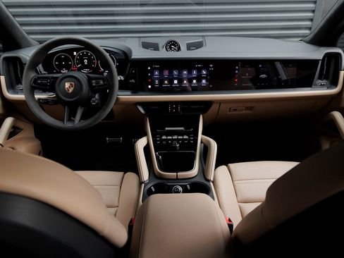 Used 2026 Porsche Cayenne GTS image 16