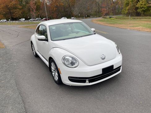 Used 2013 Volkswagen Beetle TDI image 2