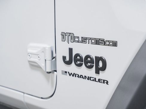 Used 2024 Jeep Wrangler Sport image 13