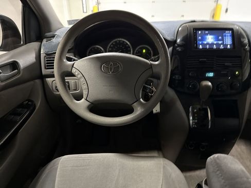 Used 2005 Toyota Sienna LE FWD image 11