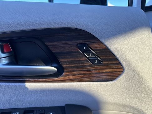 Used 2023 Chrysler Pacifica Limited image 24