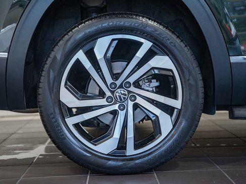 Used 2021 Volkswagen Atlas SEL Premium image 19