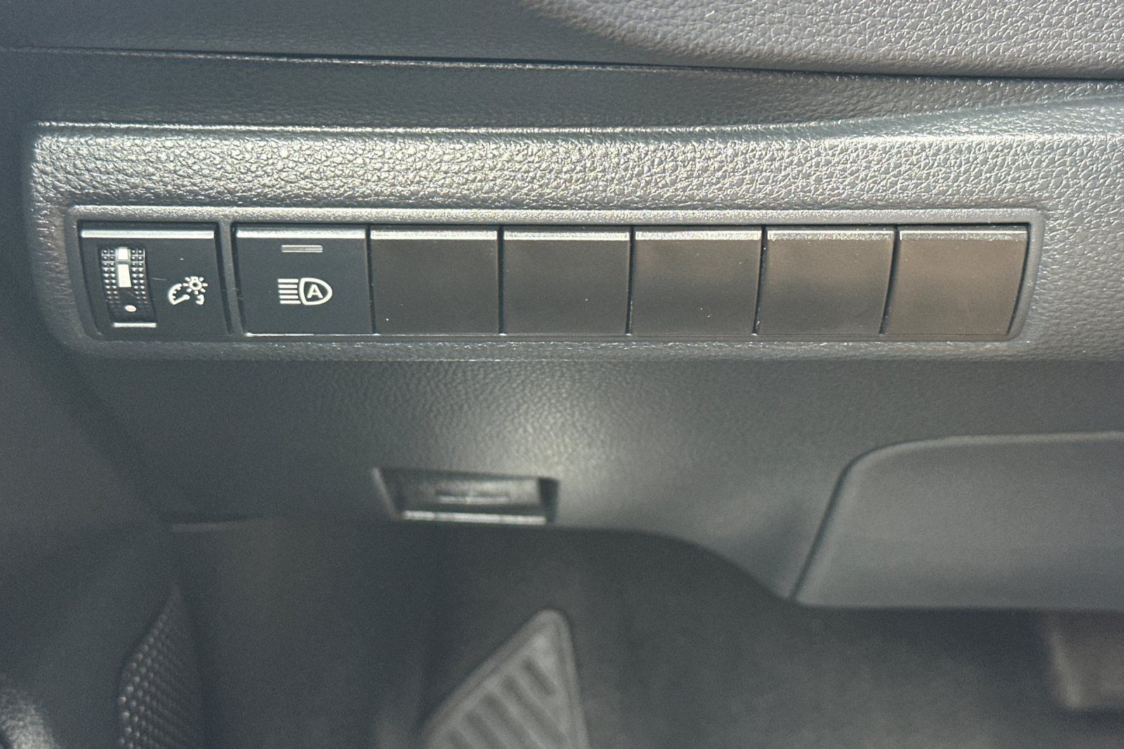 Used 2024 Toyota Corolla LE FWD image 40