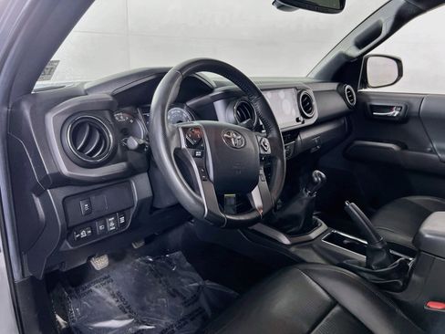 Used 2022 Toyota Tacoma TRD Off-Road w/ TRD Premium Off Road Package AWD/4WD image 9