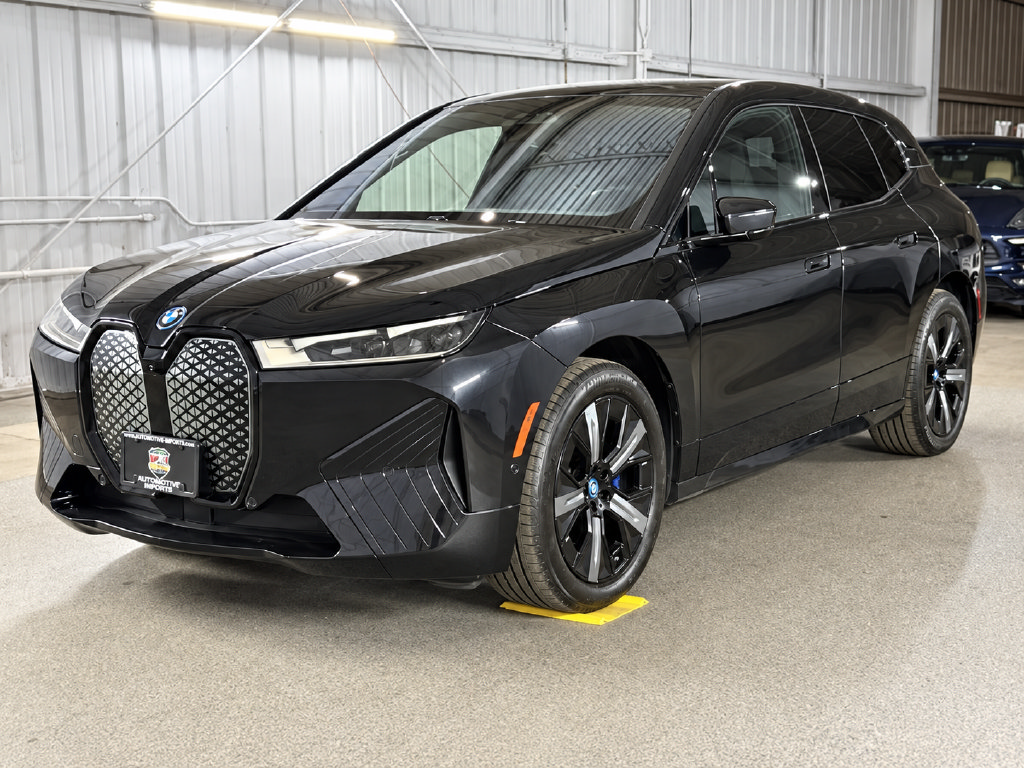 Used 2023 BMW iX xDrive50 w/ Sport Package AWD/4WD image 1