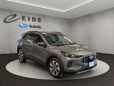 Used 2025 Ford Escape Platinum AWD/4WD image 1
