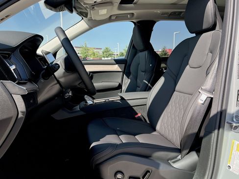 New 2026 Volvo XC90 B6 Plus w/ Protection Package Premier image 13