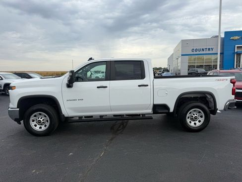 Used 2024 Chevrolet Silverado 3500 W/T image 2