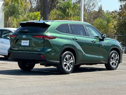 Used 2024 Toyota Highlander XLE FWD image 5