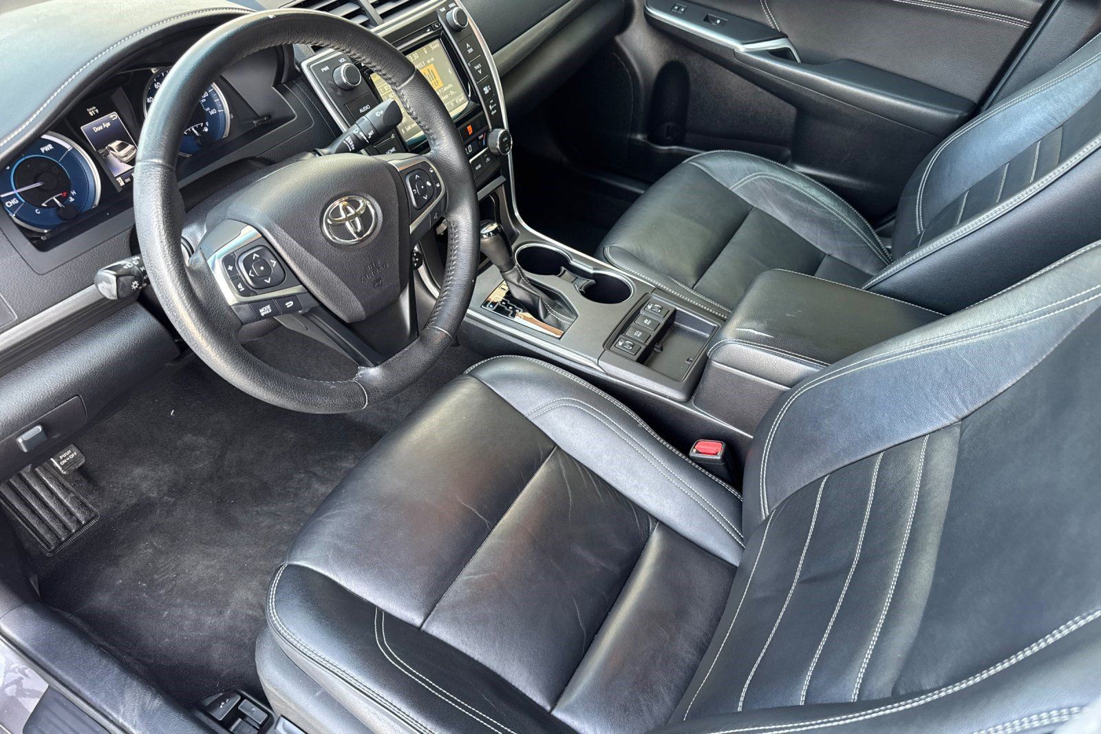 Used 2015 Toyota Camry XLE w/ Moonroof Package FWD image 4