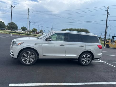 Used 2019 Lincoln Navigator Reserve AWD/4WD image 7
