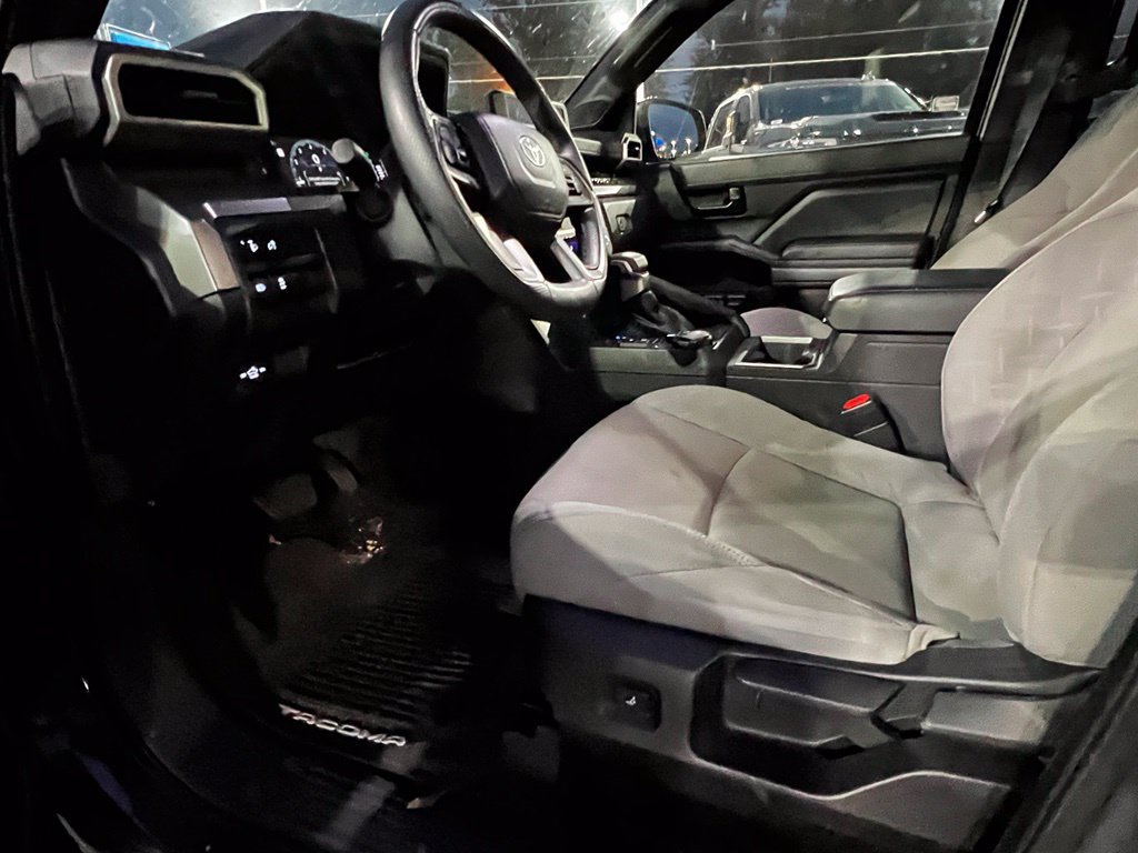 Used 2024 Toyota Tacoma SR5 AWD/4WD image 12