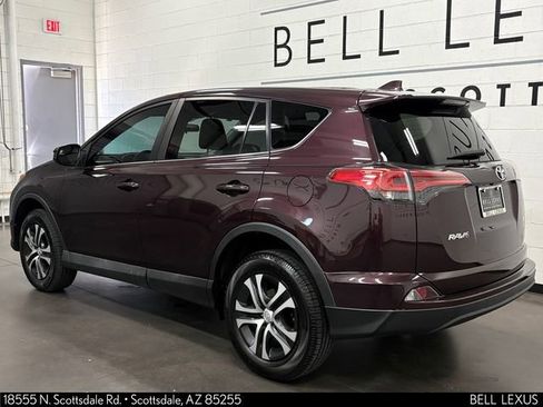 Used 2018 Toyota RAV4 LE FWD image 4
