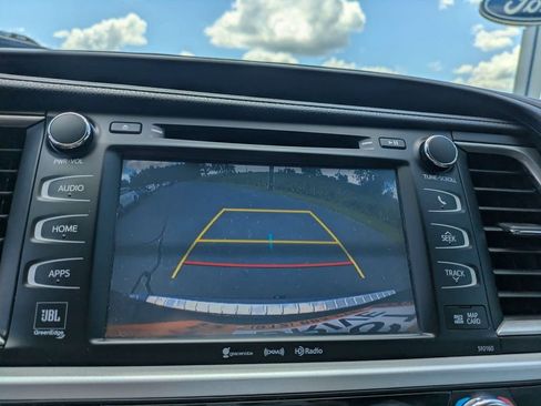 Used 2016 Toyota Highlander Limited FWD image 25