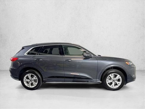Used 2025 Audi Q5 Premium AWD/4WD image 4