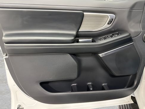 Used 2025 Ford Expedition Max Platinum AWD/4WD image 12