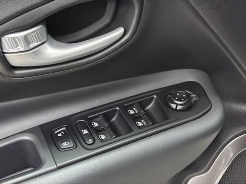 Used 2023 Jeep Renegade Latitude w/ Sun & Fun Group AWD/4WD image 22