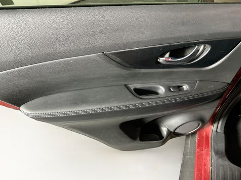 Used 2015 Nissan Rogue SL w/ SL Premium Package image 25