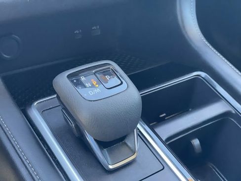 Used 2024 Nissan Pathfinder SV FWD image 31