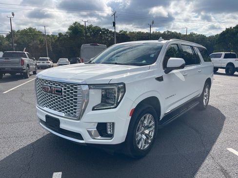 Used 2024 GMC Yukon XL Denali image 3