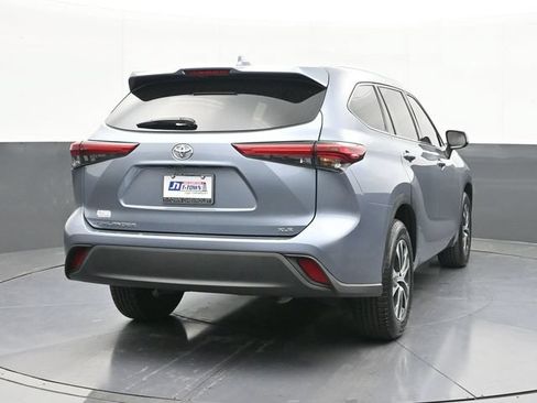 Used 2021 Toyota Highlander XLE FWD image 12