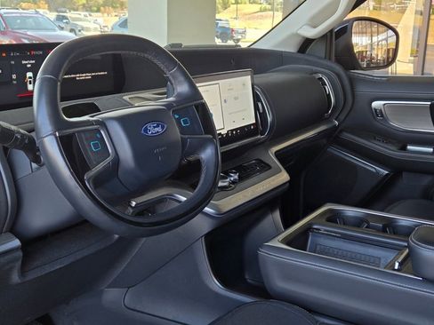 Used 2025 Ford Expedition Max Platinum AWD/4WD image 11