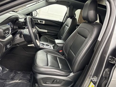 Certified 2023 Ford Explorer XLT w/ Equipment Group 202A image 3