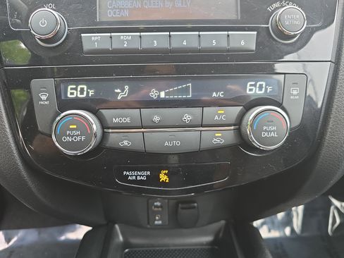 Used 2018 Nissan Rogue Sport SV FWD image 24