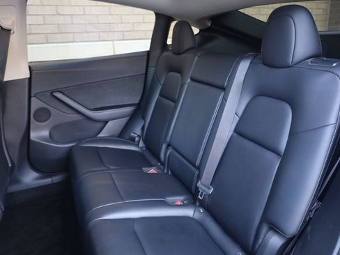 Used 2022 Tesla Model Y Long Range AWD/4WD image 19