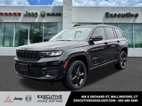 Used 2023 Jeep Grand Cherokee Altitude AWD/4WD image 1