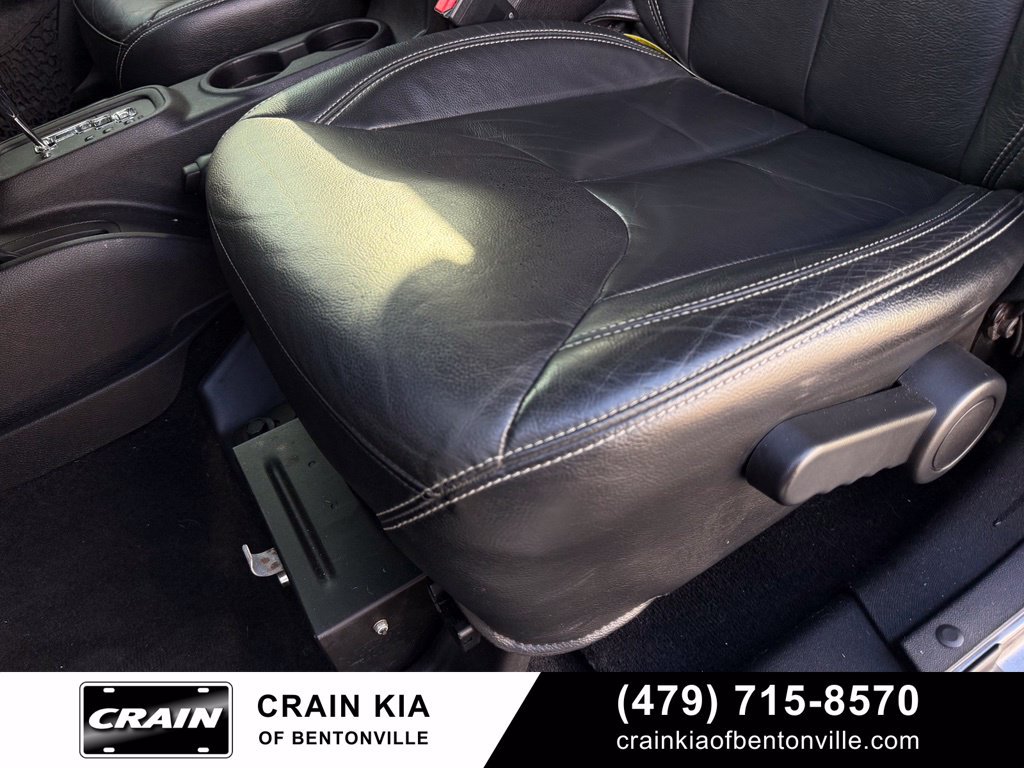 Used 2016 Jeep Wrangler Unlimited Rubicon w/ Connectivity Group AWD/4WD image 23