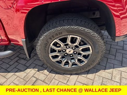 Used 2024 Chevrolet Colorado Z71 w/ Z71 Convenience Package 2 AWD/4WD image 10