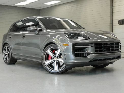 Used 2025 Porsche Cayenne GTS AWD/4WD image 1