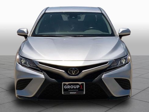 Used 2020 Toyota Camry SE FWD image 4