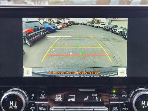 Used 2023 Toyota Highlander Limited image 17