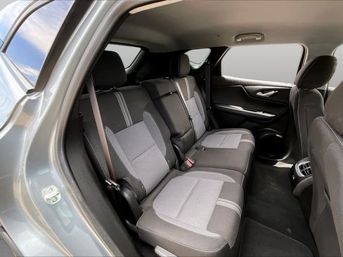 Used 2025 Chevrolet Blazer LT FWD image 18