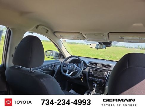 Used 2020 Nissan Rogue S FWD image 19