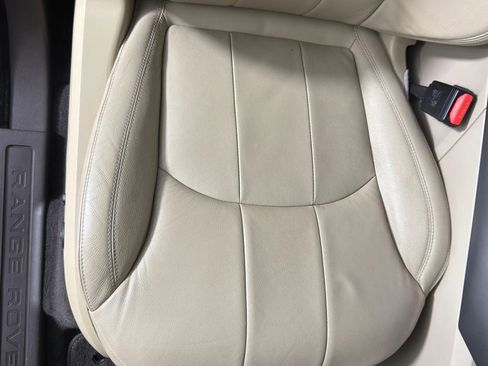 Used 2018 Land Rover Range Rover Evoque SE Sport Utility 4D image 20